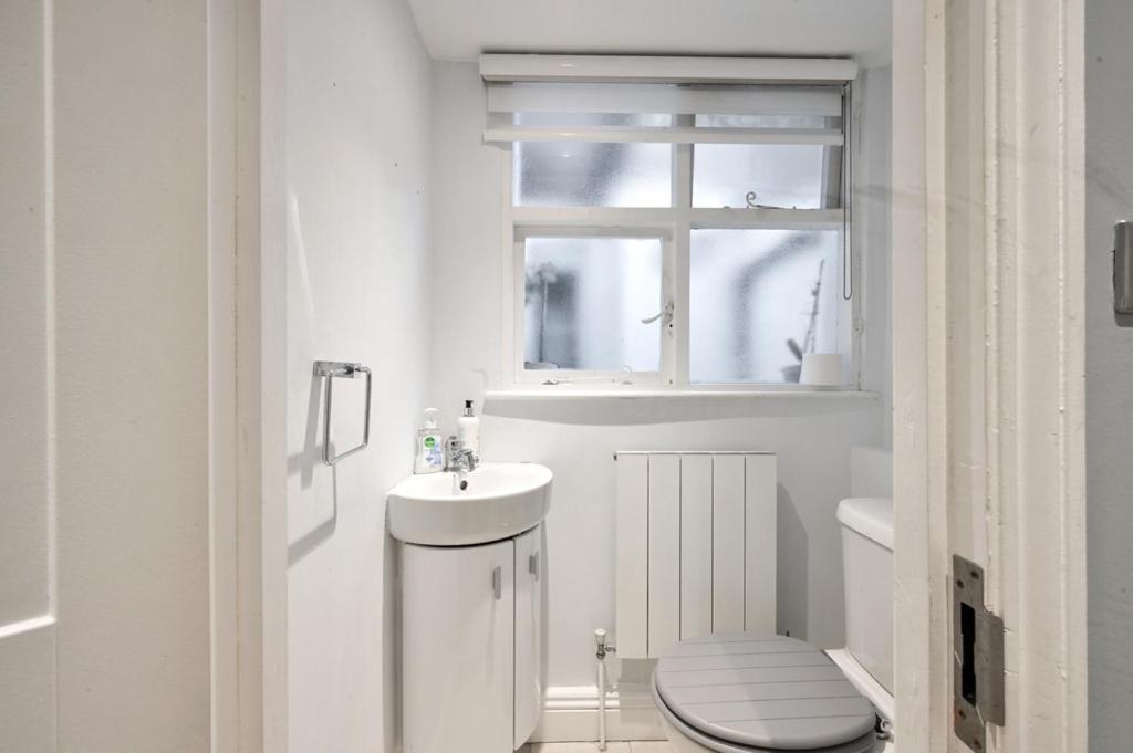 Cozy Hideaway In South Ken! Leilighet London Eksteriør bilde